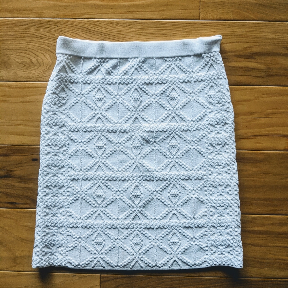 GUESS white form-fitting mini pencil skirt